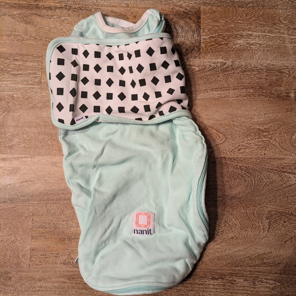 Nanit swaddle with breathe wear size 0-3 months light green